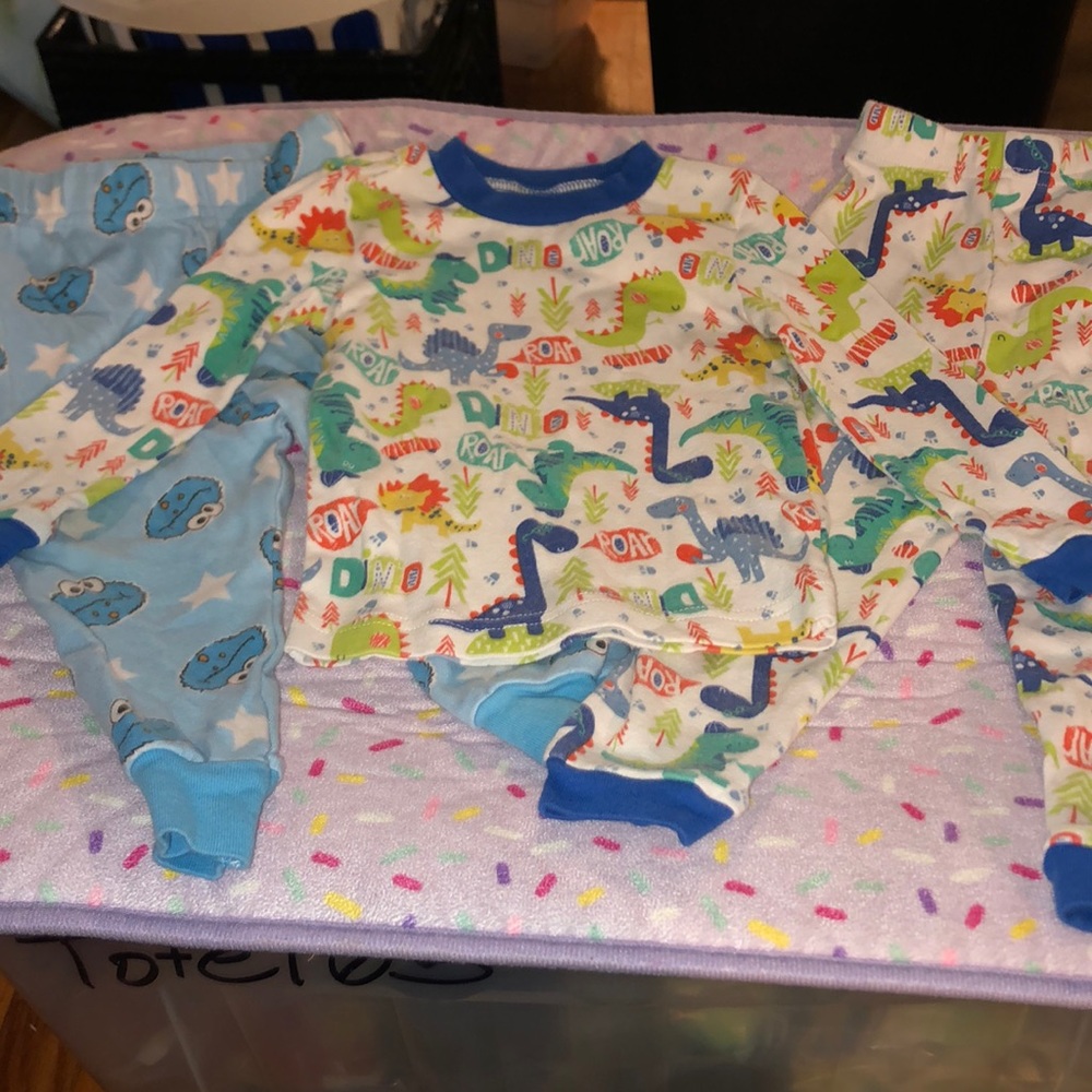 Kidgets size 24M dinosaur pajamas